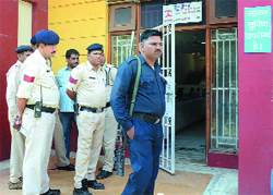 बैंक में  चोरी