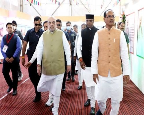 गृहमंत्री अमित ने किया शाह  स्वास्थ्य सुविधाओं के विस्तार पर लगी प्रदर्शनी का किया अवलोकन 