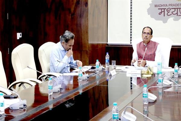 सीएम शिवराज ने कहा दिवाली पर 4 लाख 50 हज़ार हितग्राहियों को मिलेगा अपना आवास 