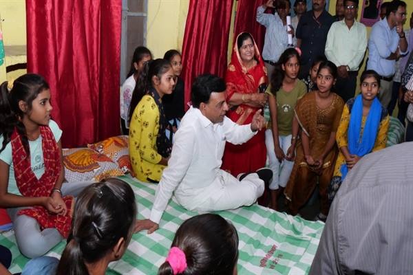 मुख्यमंत्री जन सेवा अभियान का जायजा लेने ग्वालियर पहुँचे प्रदेश वित्त मंत्री देवड़ा