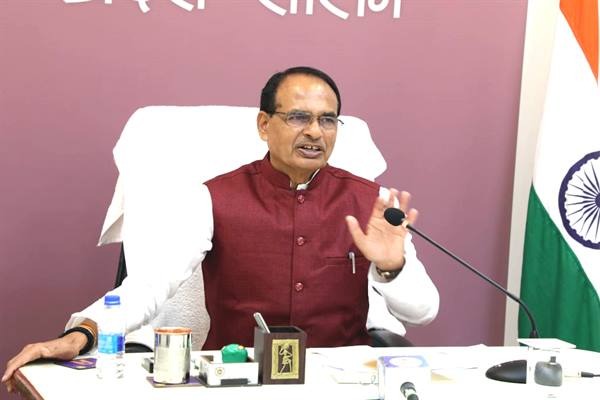 दिवाली पर सीएम शिवराज ने मंत्रियों और अधिकारीयों से की वर्चुअली मीटिंग 