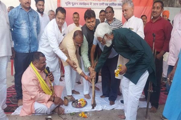 ऊर्जा मंत्री प्रद्युम्न सिंह तोमर ने किया विभिन्न क्षेत्रों में विद्युत सुधार कार्य का भूमि पूजन 