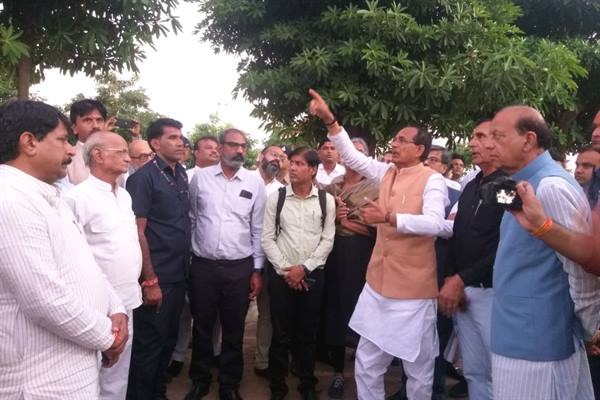 मुख्यमंत्री ने कहा श्री महाकाल लोक की तर्ज पर रखें सलकनपुर मंदिर के लिये प्रस्ताव