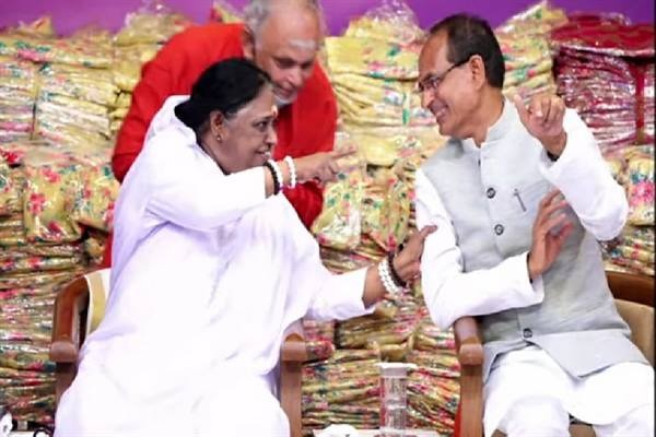 केरल के कोल्लम में अमृतपुरी आश्रम के वार्षिक समारोह में शामिल हुए मुखयमंत्री शिवराज 