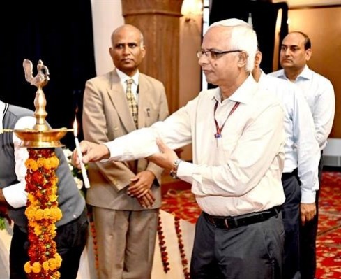 मध्यप्रदेश में अब तक 9 लाख 37 हजार अधिकार अभिलेख वितरित 