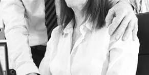 रिसेप्शनिस्ट ने किया सम्बन्ध बनाने से इंकार तो अस्पताल संचालक ने नर्स से पिटवाया 