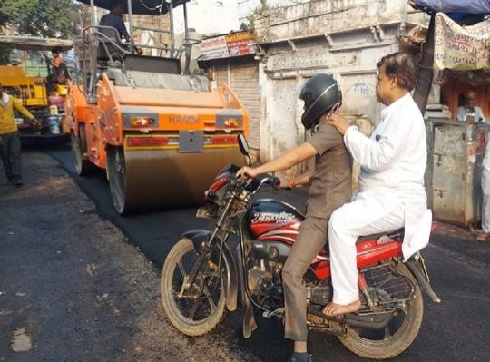 ऊर्जा मंत्री तोमर ने कहा चौबीस घंटे किया जाए सड़कों का संधारण कार्य