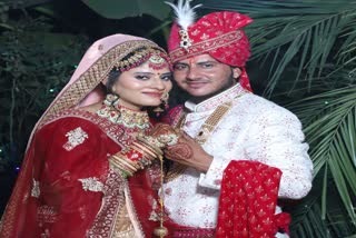 मीरा से आरव बन अपनी ही स्टूडेंट से रचाई शादी चारों तरफ अनोखी शादी की चर्चा 