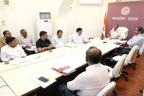 मुख्यमंत्री शिवराज ने की  उर्वरक वितरण समस्या को लेकर कलेक्टर्स से चर्चा