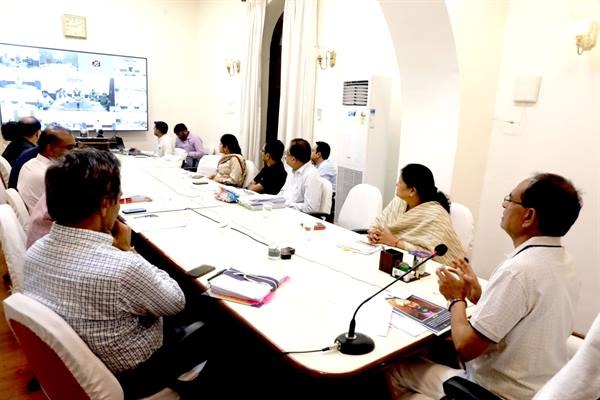 सीएम चौहान ने लिया जनजातीय गौरव दिवस के आयोजन की तैयारियों का जायजा 