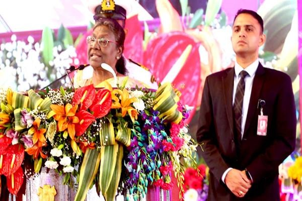 राष्ट्रपति द्रौपदी मुर्मु ने कहा कि मैं मध्यप्रदेश आकर अभिभूत और आश्चर्यचकित हूँ