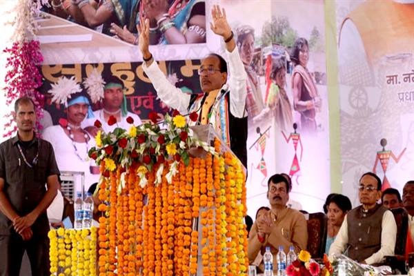 मुख्यमंत्री शिवराज ने कहा जनजाति क्षेत्रों में पेसा एक्ट से ग्राम सभा होगी अधिकार सम्पन्न 