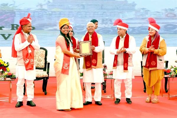 राज्यपाल ने कहा सेवा भाव के साथ कर्त्तव्य पालन में जीवन की सफलता