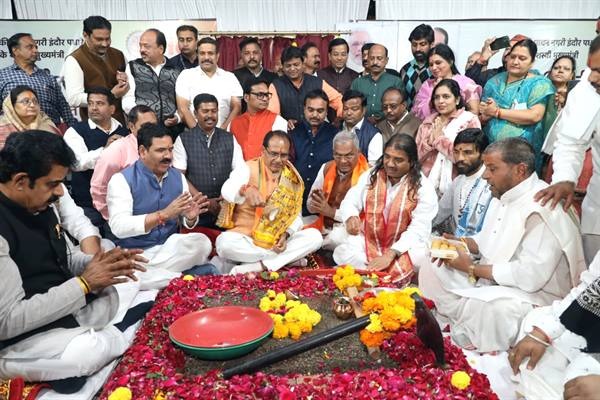 मुख्यमंत्री शिवराज ने इंदौर में किया विकास कार्यों का भूमी पूजन 