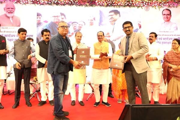 सीएम चौहान ने कहा प्रदेश सरकार हर संभव सहयोग हेतु प्रतिबद्ध युवा वर्ग आगे बढ़े