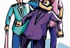 विवाद के चलते पत्नी ने अपने दोस्तों से पति पर करवाया जानलेवा हमला 