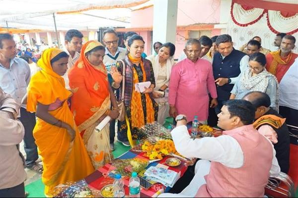 राज्य मंत्री कावरे ने साठ लाख रूपये के विकास कार्यों का भूमि पूजन किया 