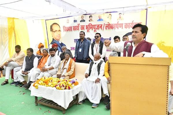 गाँव में आवश्यक सुविधाएँ उपलब्ध कराने के लिये संकल्पबद्ध है राज्य सरकार 