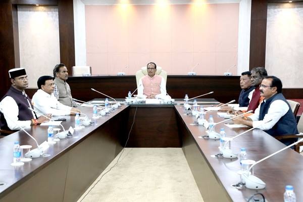 सीएम शिवराज ने कहा विश्व को प्रदेश की खूबियाँ  बताने का अवसर है प्रवासी भारतीय सम्मेलन