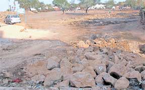 हाट बाजार में सीवेज की गंदगी