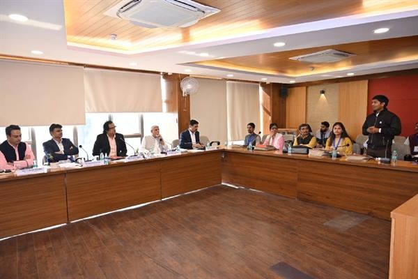 विशेषज्ञों ने विकास को आगे बढ़ाने के दायित्व निर्वहन में युवाओं को सशक्त बनाने के सुझाव दिए 