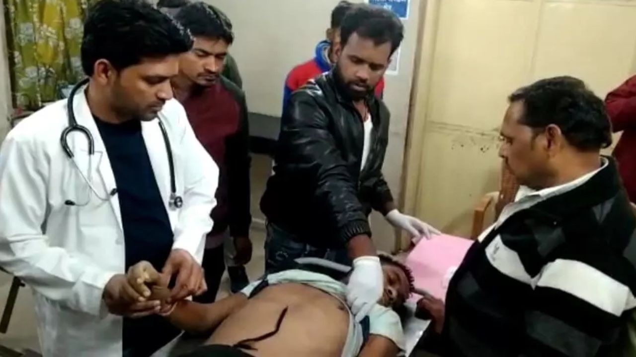 पुलिस चौकी में पथराव ऑन ड्यूटी आरक्षक की हत्या