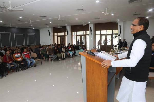 सीएम चौहान ने कहा न्याय से नहीं होना चाहिए कोई वंचित 