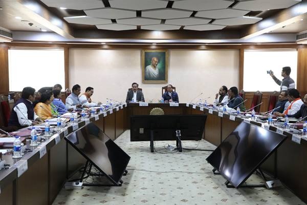 10 हजार 500 परिवारों को 120 करोड़ रूपये मूल्य के भूखंडों का वितरण 