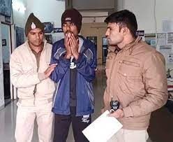 मन्नत नहीं हुई पूरी तो युवक ने मंदिर में की तोड़ फोड़ 