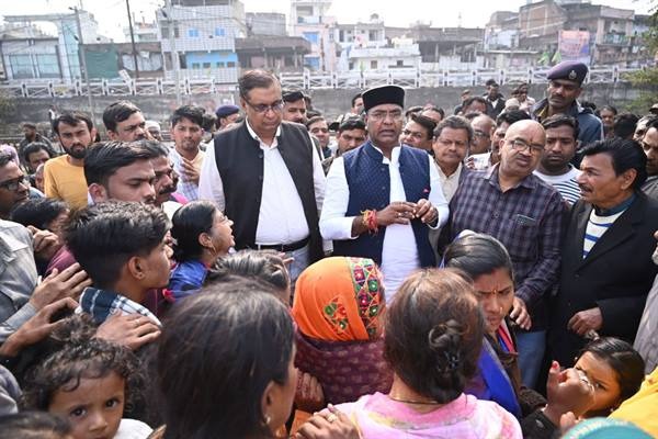 चिकित्सा शिक्षा मंत्री विश्वास सारंग ने  ऐशबाग फाटक का निरीक्षण किया 