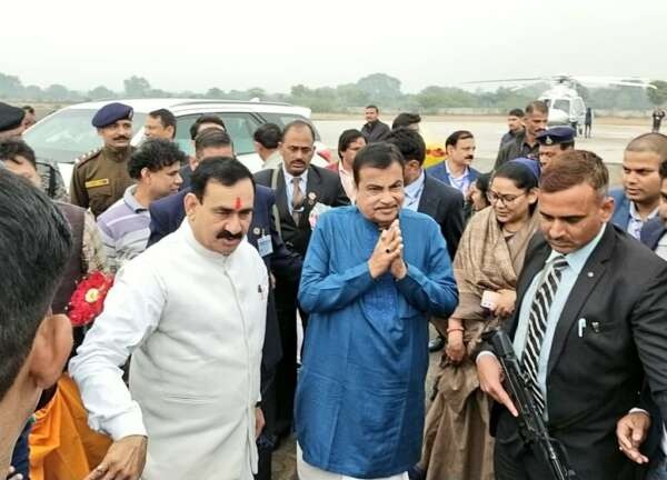 केंद्रीय मंत्री नितिन गडकरी पहुंचे दतिया माँ पीताम्बरा की किये दर्शन  