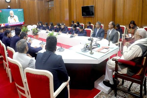 पीएम मोदी की सलाह जीवन आनंद के लिए करें डिजिटल फास्टिंग 