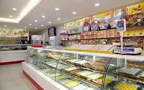 मिठाई मालिक का नौकर ही निकला चोरी