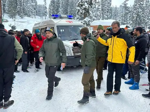 गुलमर्ग में आया एवलांच 19 को रेस्क्यू कर बचाया 2 विदेशी पर्यटकों की मौत 