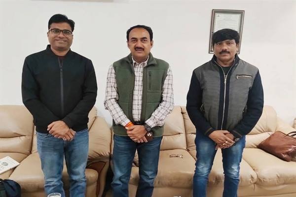 खनन की तकनीकी अध्ययन के लिये साउथ अफ्रीका रवाना हुए खनिज मंत्री ब्रजेंद्र प्रताप सिंह