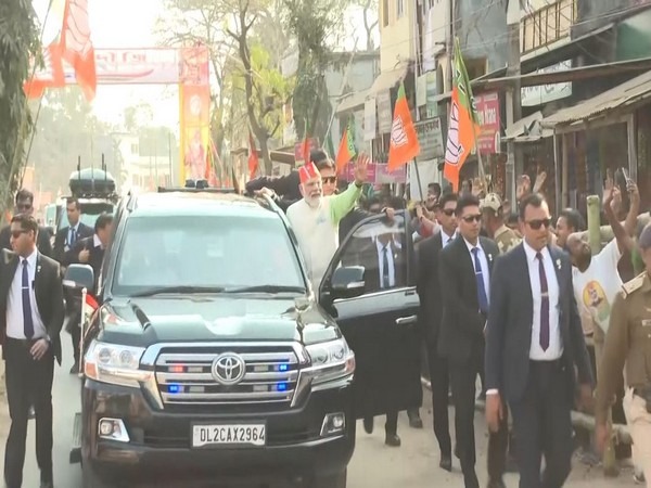 प्रधानमंत्री मोदी का त्रिपुरा के गोमती में रोड शो 