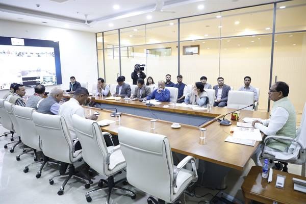 सीएम शिवराज ने कहा अधिक से अधिक जन कल्याण के कार्य करें सुनिश्चित