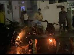 ग्वालियर में बदला लेने के लिए युवक ने पांच गाड़ियों में आग लगाई 