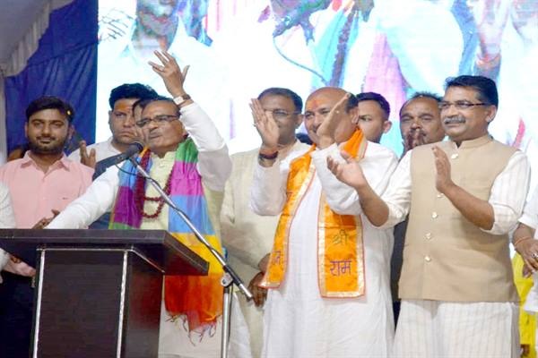 श्रीमद् शिव महापुराण में सीएम शिवराज का अनोखा अंदाज दिखा 