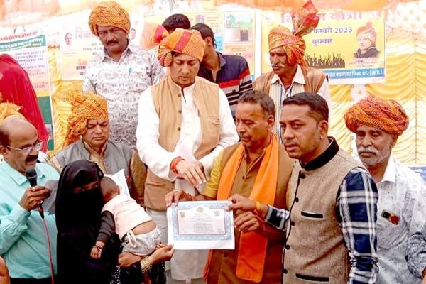 वरदान साबित हो रही योजना के पात्र व्यक्तियों के लिये विकास यात्रा