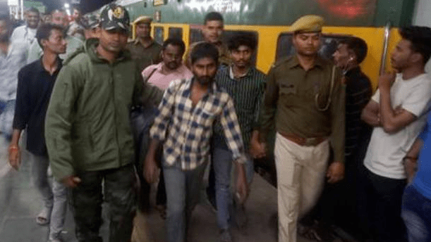 ट्रैन में बम,सुचना से मच गया हड़कंप