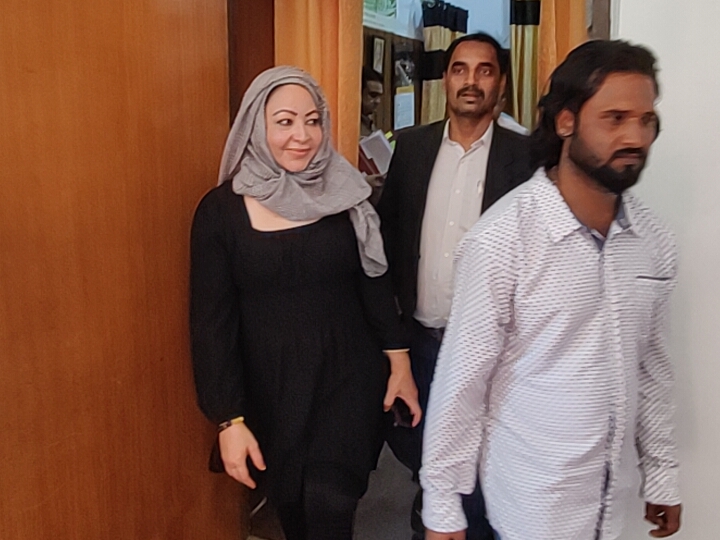 25 साल के युवक को हुआ 55 साल की महिला से प्यार 