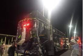 guna, truck rammed , passenger bus 