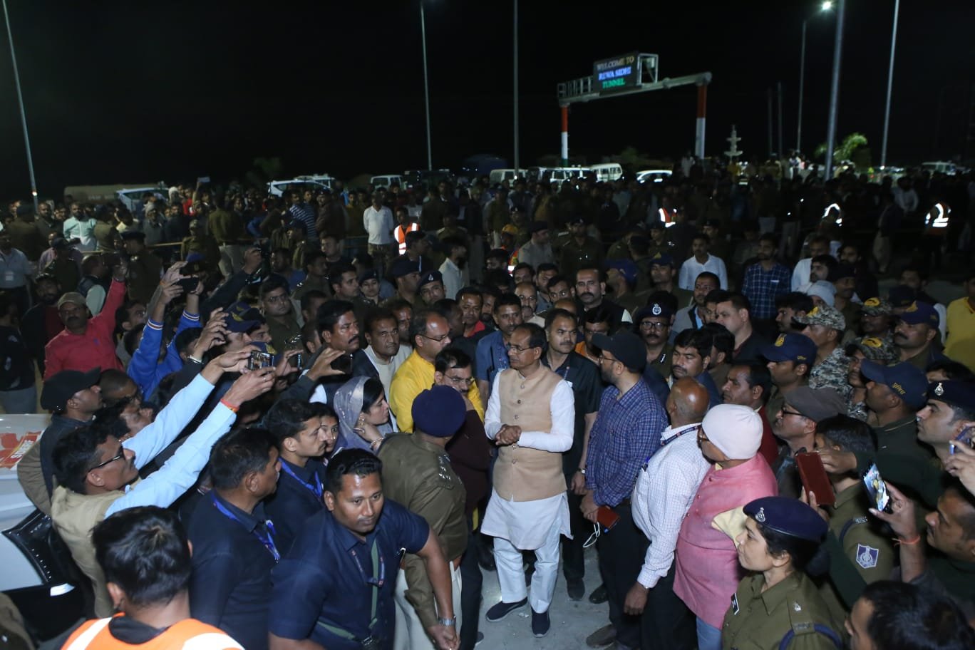 sidhi, Chief Minister ,reached the spot