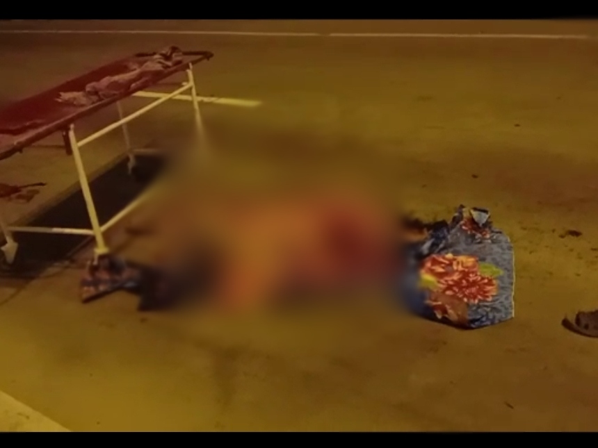 ट्रक ने बुजुर्ग दंपती और बाइक सवार परिवार को कुचला 